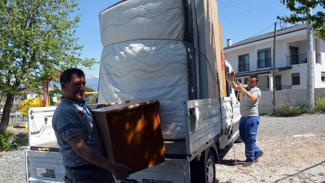 EVİ YANAN VATANDAŞA FETHİYE BELEDİYESİ SAHİP ÇIKTI