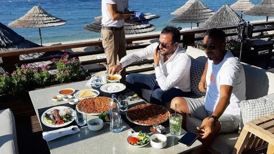 Fahiş fiyatlarıyla dudak uçuklatan restoran görüntülendi