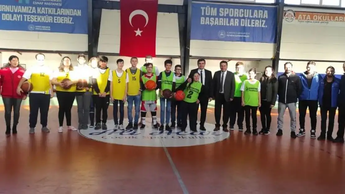 FARKINDALIK YARATMAK ADINA BASKETBOL OYNADILAR