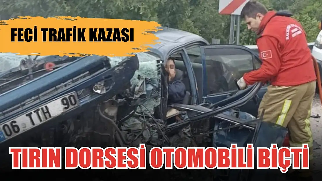 Feci trafik kazası: Tırın dorsesi otomobili biçti