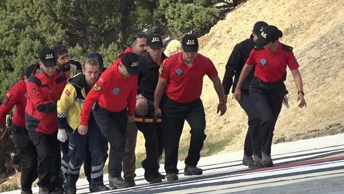 Festivalde iki paraşüt pilotu yaralandı