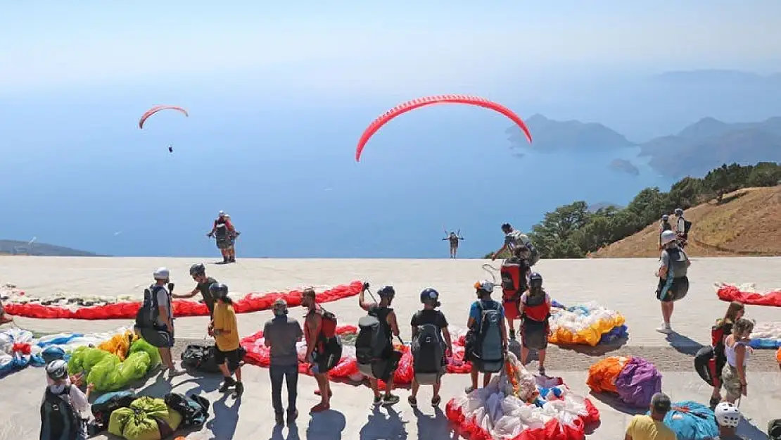 Fethiye, bayram tatilinde yamaç paraşütçülerinin gözdesi oldu