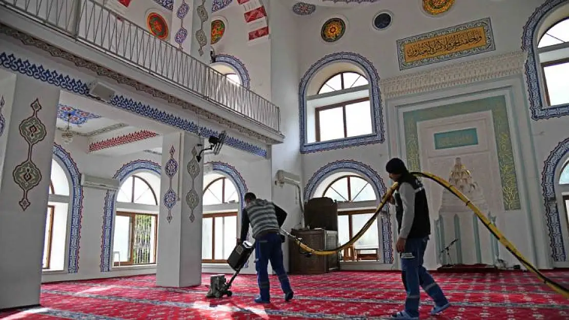 FETHİYE BELEDİYESİ CAMİLERDE TEMİZLİK ÇALIŞMASINA BAŞLADI