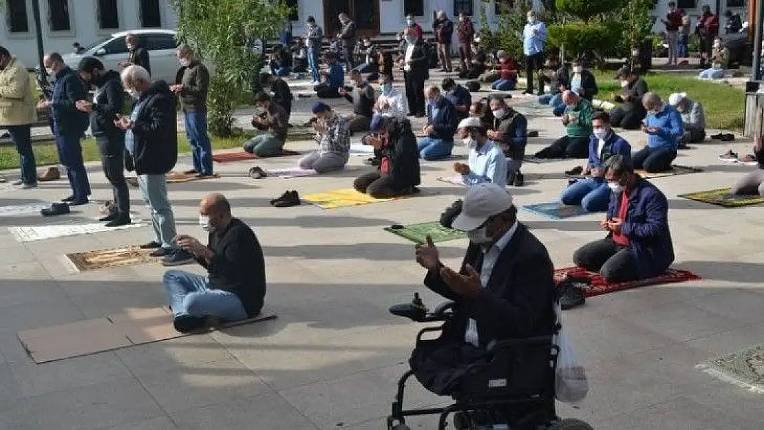 Fethiye Camilerinde de yağmur duası yapıldı