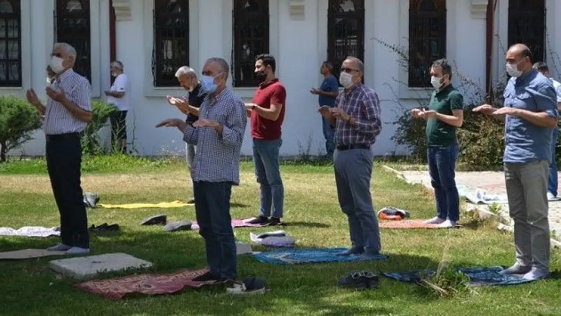 Fethiye camilerinde yağmur duası yapıldı