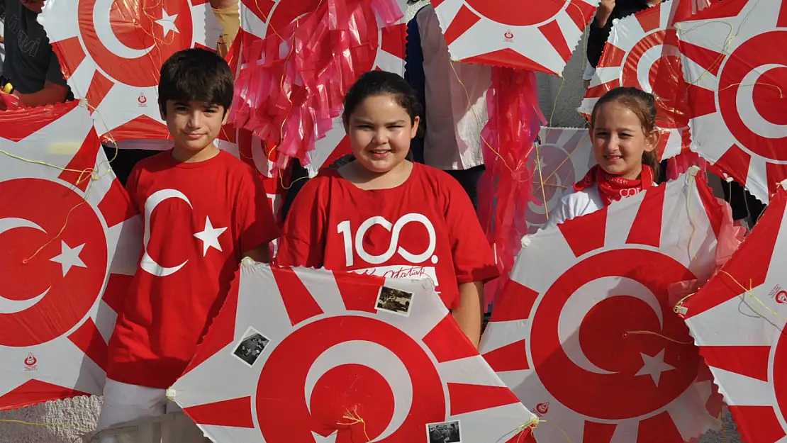 Fethiye'de 100.Yıla Özel 100 Uçurtma