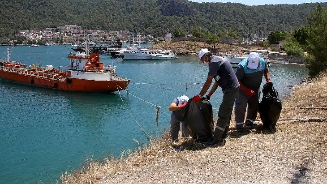 Fethiye'de bandolu kıyı temizliği