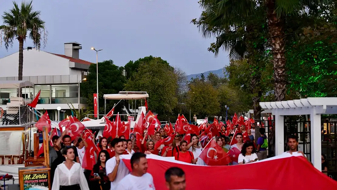 Fethiye'de Cumhuriyet Yürüyüşü Gerçekleştirildi