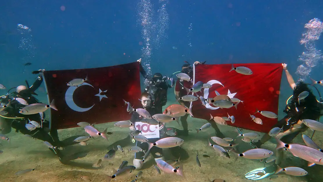 Fethiye'de Deniz Dibinde 100. Yıl Coşkusu