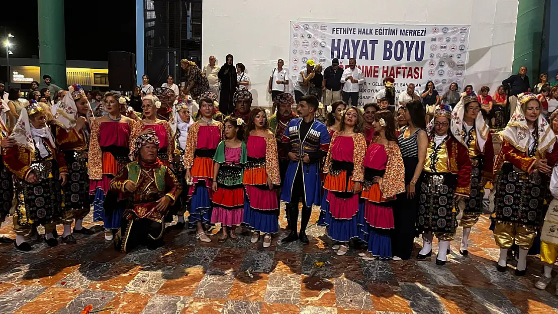 Fethiye'de Halk Oyunları Gösterisi Büyük İlgi Gördü