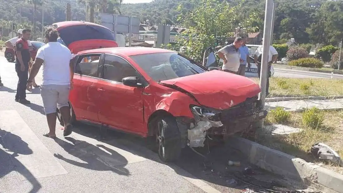 Fethiye'de iki otomobil çarpıştı: 4 yaralı