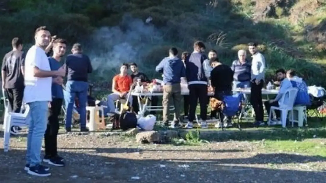 Fethiye'de öğrenciler piknikte bir araya geldi