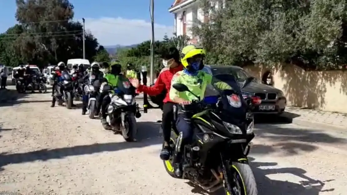 Fethiye'de polislerden 23 Nisan Konvoyu