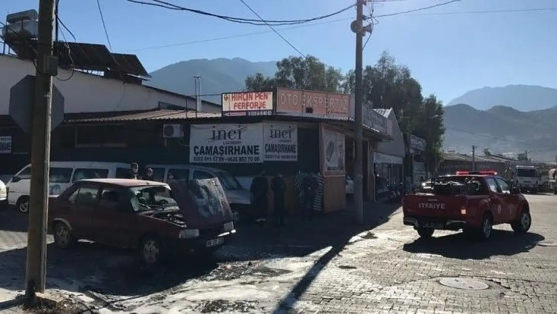 Fethiye'de Seyir Halindeki Otomobil Yandı