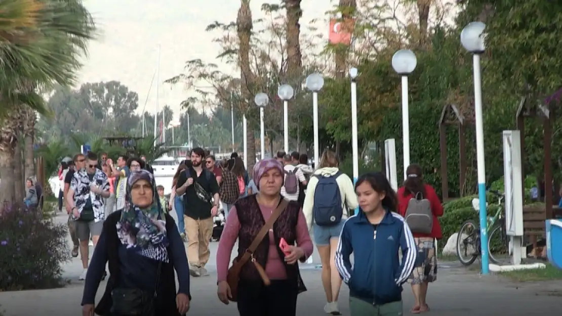 FETHİYE'DE SICAK HAVA YOĞUNLUĞU