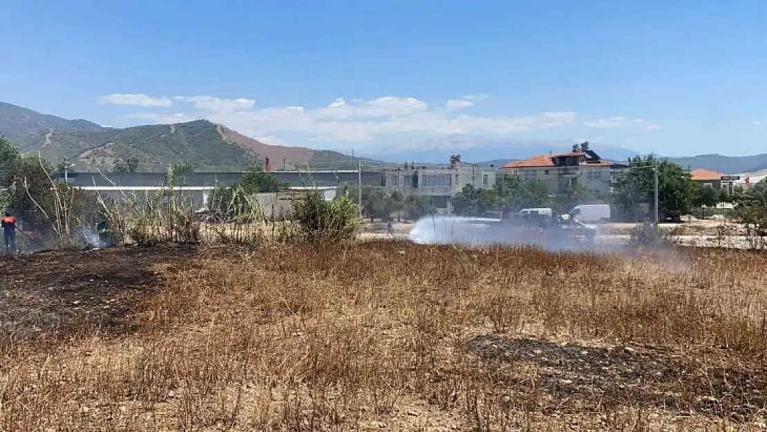 Fethiye'de tarım arazisinde çıkan yangın büyümeden söndürüldü