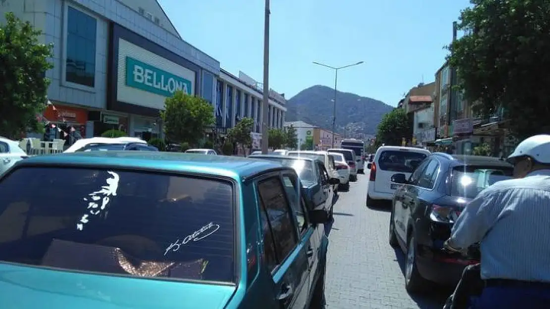 FETHİYE'DE TRAFİK YOĞUNLUĞU