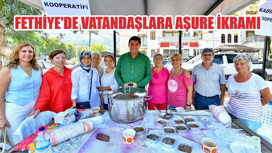 Fethiye'de vatandaşlara aşure ikramı 