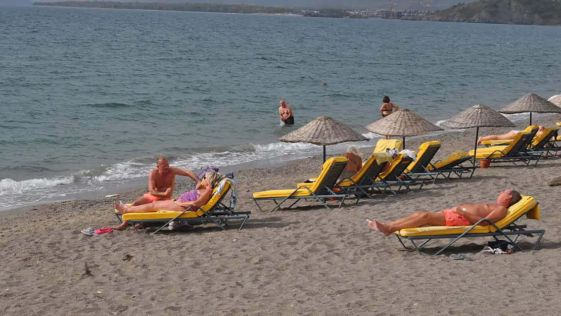 Fethiye'de Yağmur Bekleniyordu, Turistler Denize Girdi