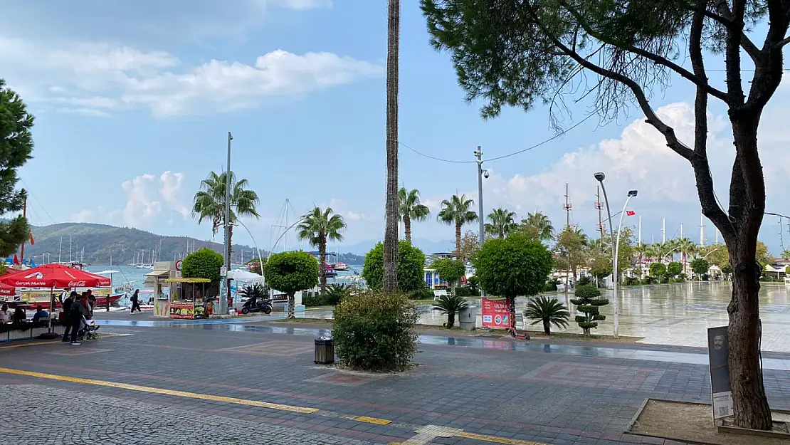 Fethiye'de Yağmurlu Hava Etkisini Gösteriyor