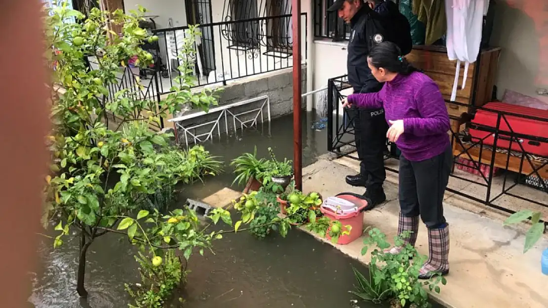 Fethiye Emniyeti'nden yağmur mesaisi