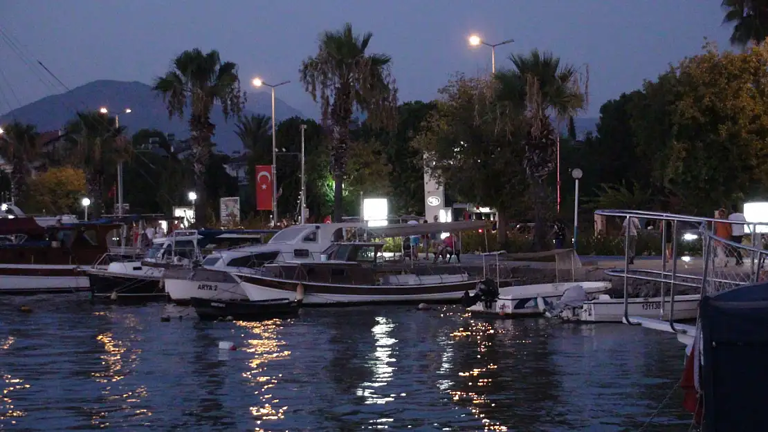 Fethiye kordonda akşam hareketliliği