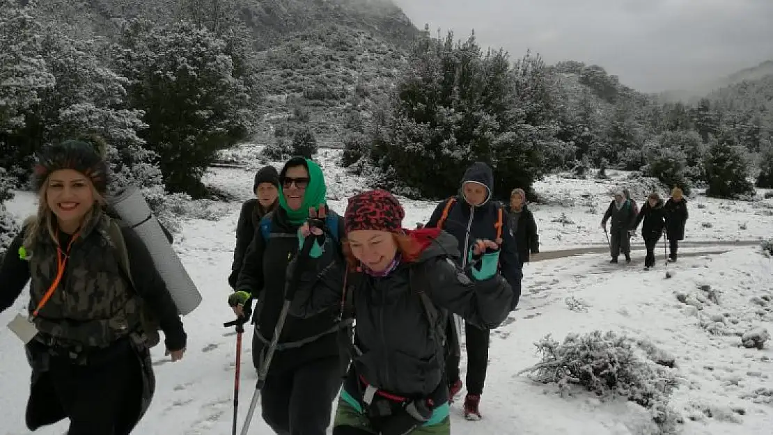 Fethiye Tabiat Kadınlarından Karda Yürüyüş