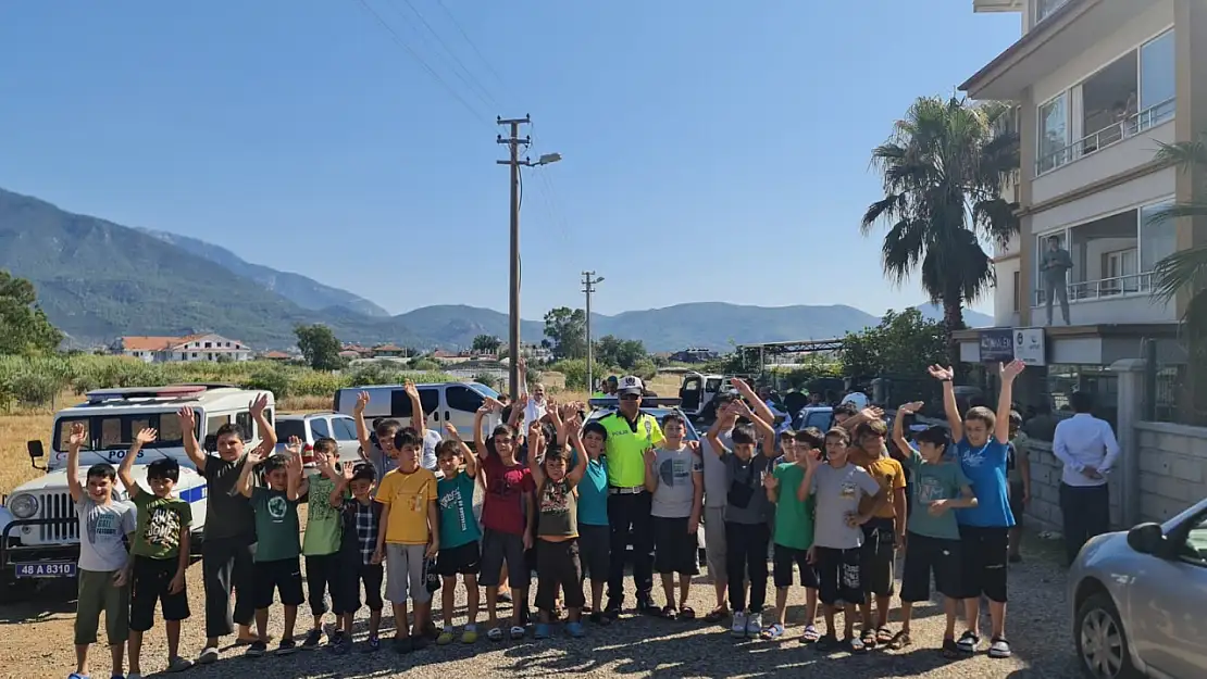 Fethiye Trafik Polisinden Kur'an Kursu Öğrencilerine Trafik Eğitimi