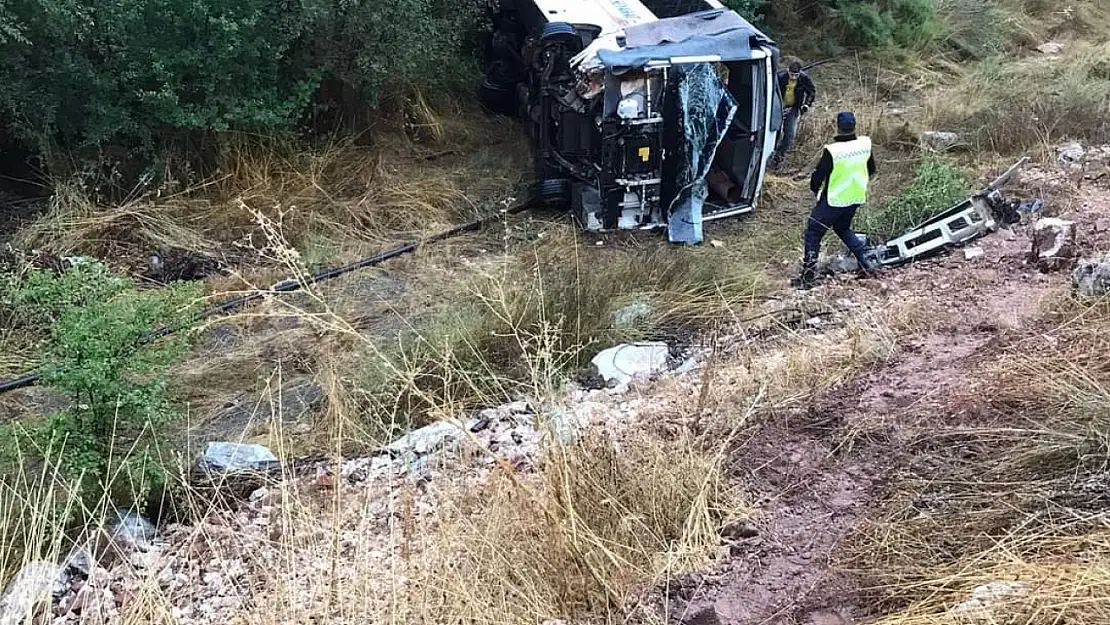 Fethiye'ye gelen otobüs şarampole uçtu