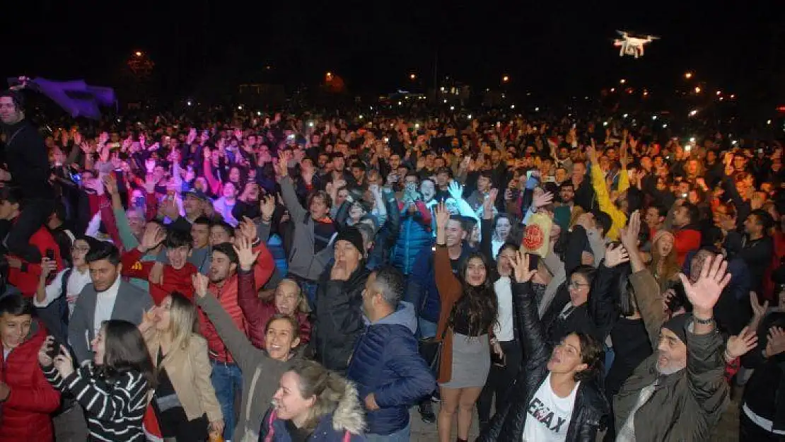 Fethiye yeni yıla Erik Dalı oynayarak girdi