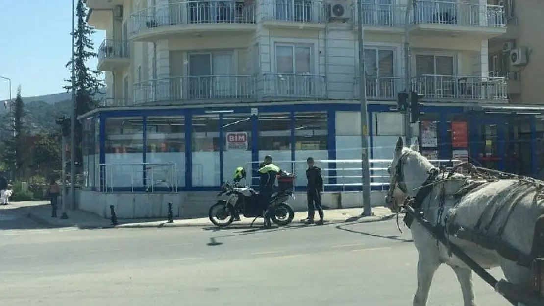 Fethiye'de 20 Yaş Altı Vatandaş Sokağa Çıkınca Polise Yakalandı