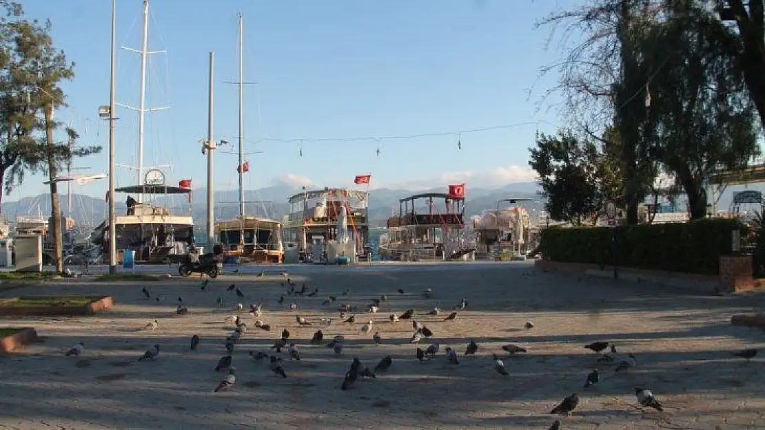 Fethiye'de sahil bandı bomboş kaldı 