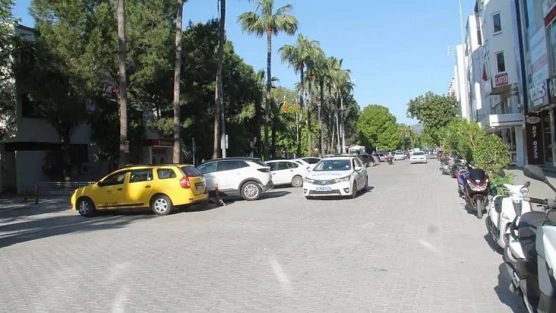 Fethiye'de Sokağa Çıkacak Yaşlılara Anonsla Uyarı