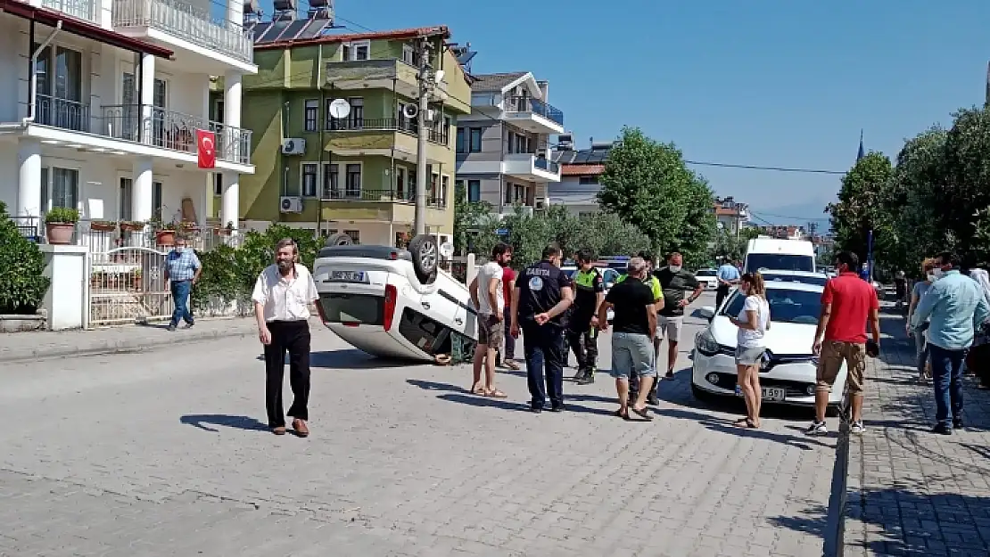 FETHİYE'DE TAKLA ATAN OTOMOBİLİN SÜRÜCÜSÜ HASTANEYE KALDIRILDI