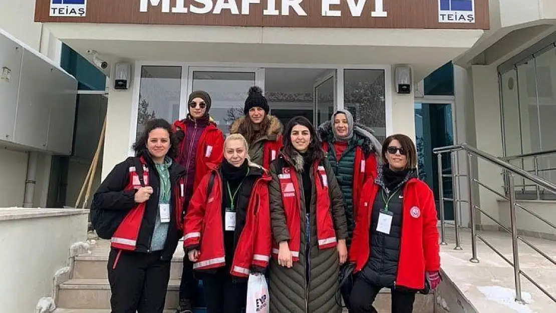 Fethiye'den Elazığ'a Giden Terapist, Depremzedelere Destek Oluyor