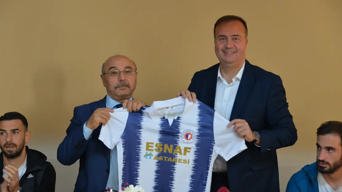 Fethiyespor'u Meşaleler ve Çiçeklerle Karşıladılar