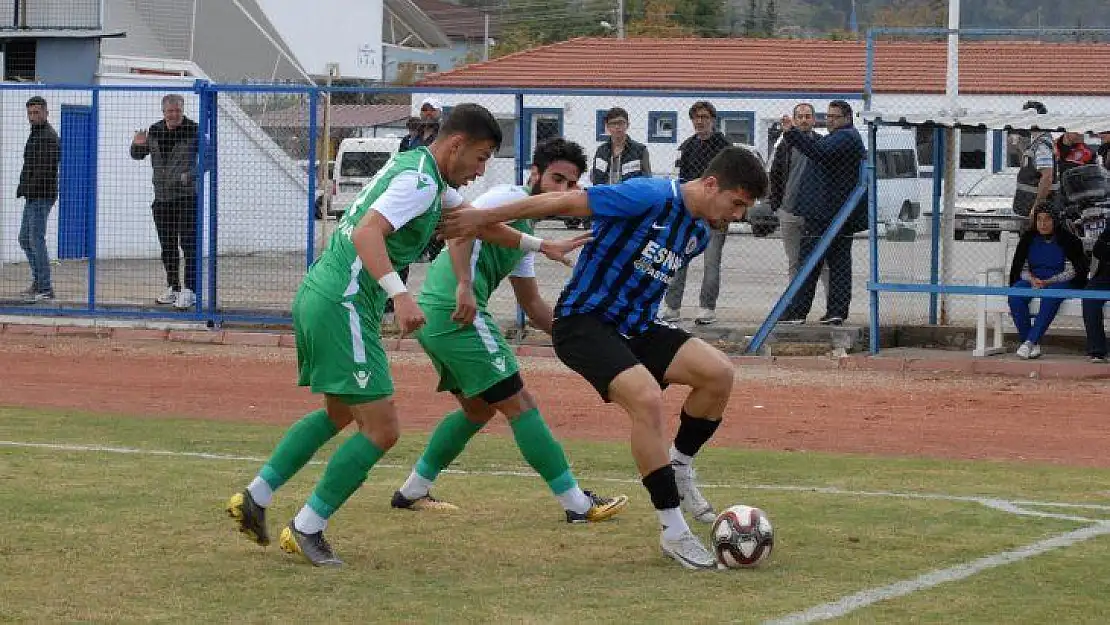 Fethiyespor, zirveyi zorluyor