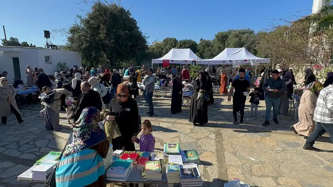 Filistin için düzenlenen hayır çarşısına yoğun ilgi