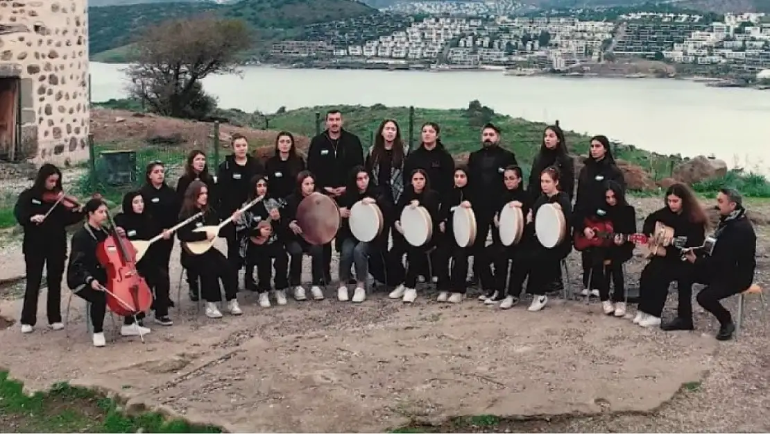 Filistinli çocuklar için şarkı söyleyip klip çektiler