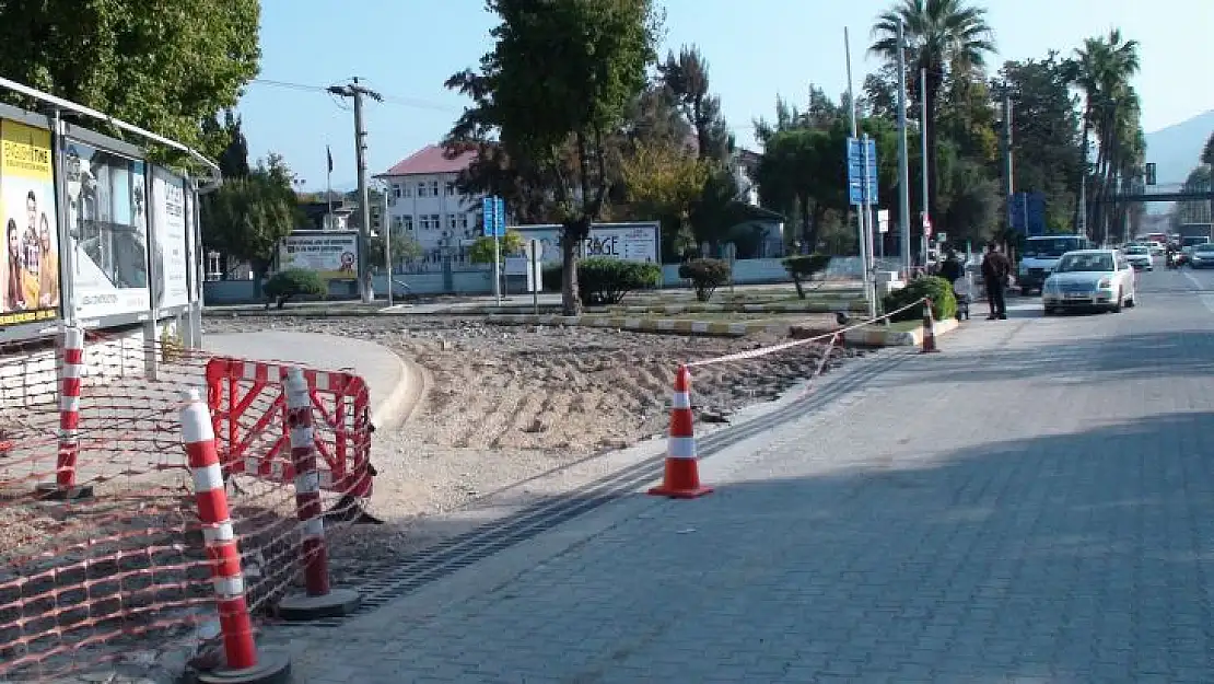 GAFFAR OKKAN CADDESİ'NDE YOL ÇALIŞMASI