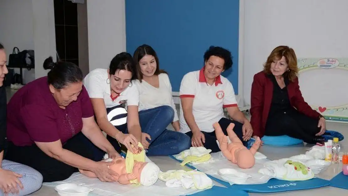 Gebe okulunda babaanne ve anneannelere eğitim