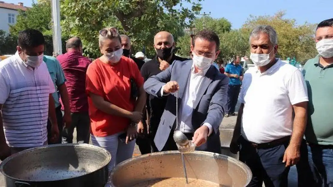 Geleneksel aşure etkinliğine yoğun katılım oldu