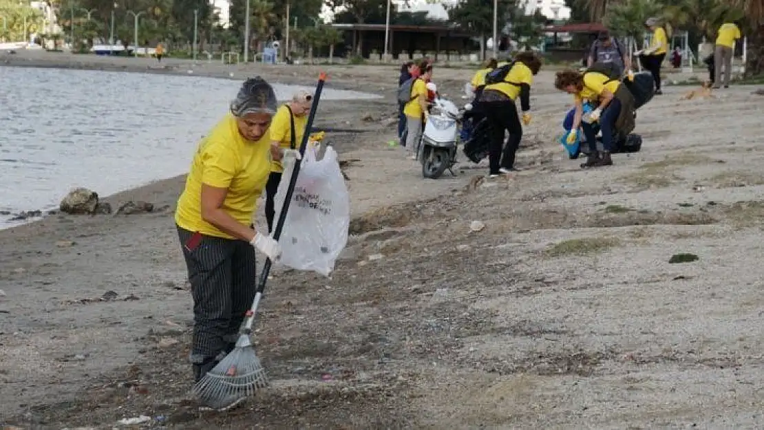 Gönüllüler çevre temizliği yaptı