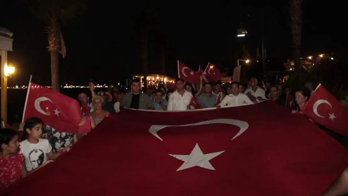 FETHİYE'DEKİ YÜRÜYÜŞ RENKLİ GÖRÜNTÜLERE SAHNE OLDU