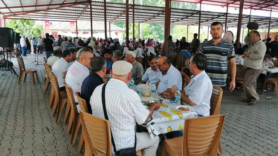 Hasat öncesi şükür yemeği düzenlediler