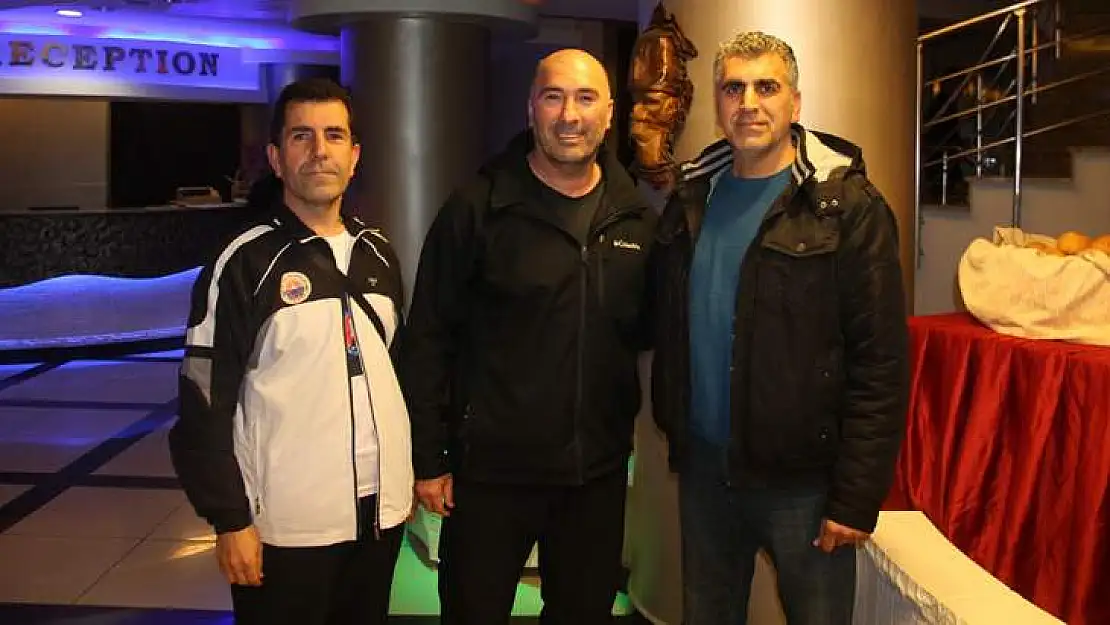 Ömer Habeş Karate Şampiyonasına Gelen Öğrencileri Ağırladı