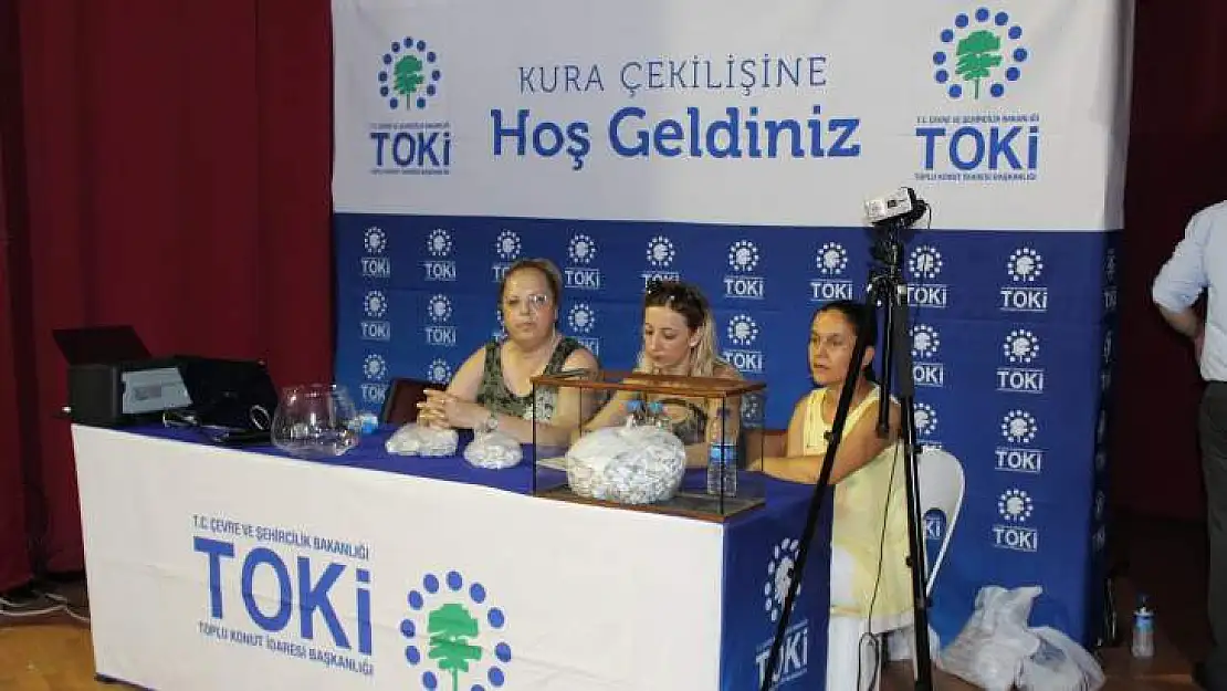 FETHİYE'DE TOKİ İZDİHAMI'180 Konut İçin 3798 Kişi Kuraya Katıldı'