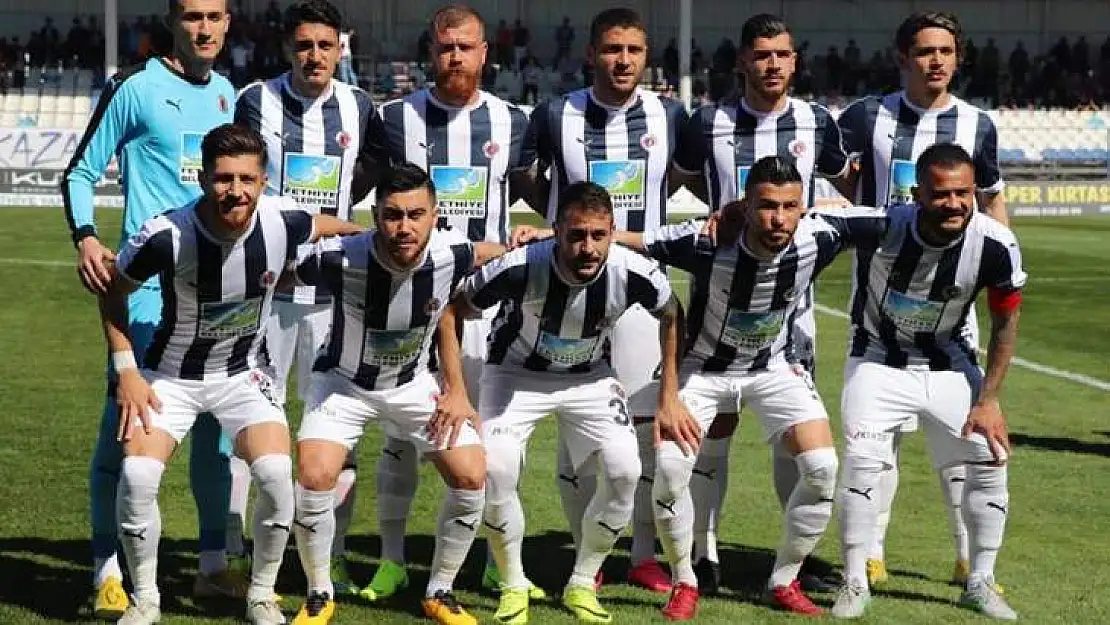 FETHİYESPOR'DA BAZI FUTBOLCULARLA YOLLAR AYRILDI