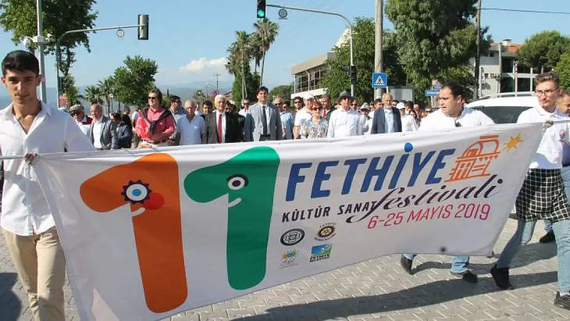 FETHİYE FESTİVALİ'NDE RENKLİ GÖRÜNTÜLER