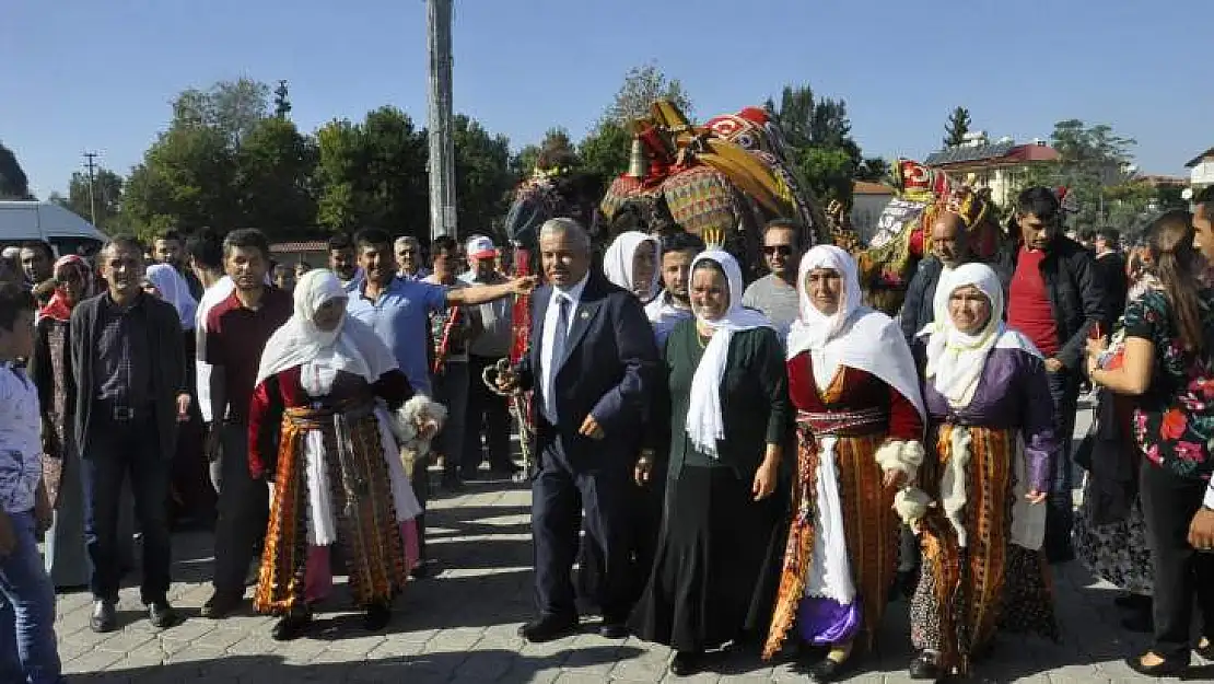 DEVEDEN DÜŞEN BAŞKAN, DEVELER EŞLİĞİNDE ADAY ADAYI OLDU